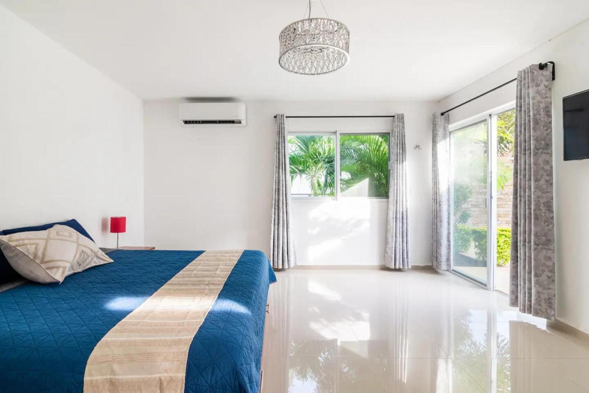 Villa Moderna Con Alberca, Gimnasio Y Cochera メリダ エクステリア 写真