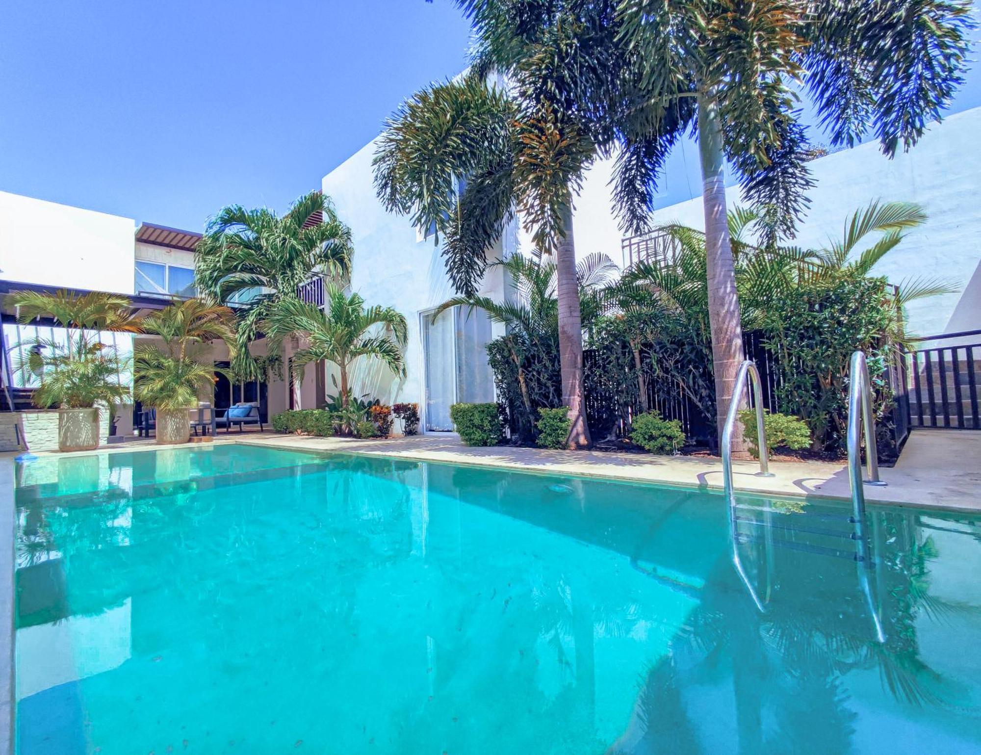 Villa Moderna Con Alberca, Gimnasio Y Cochera メリダ エクステリア 写真