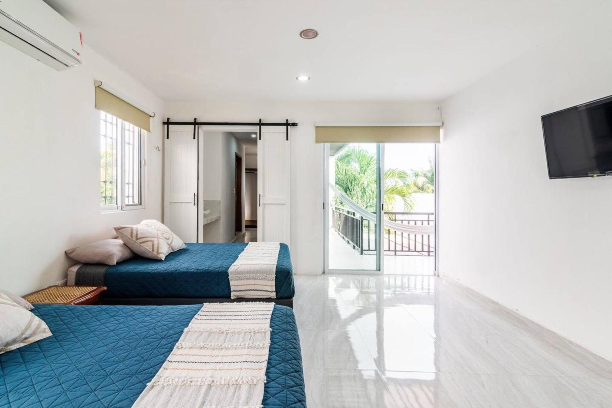 Villa Moderna Con Alberca, Gimnasio Y Cochera メリダ エクステリア 写真